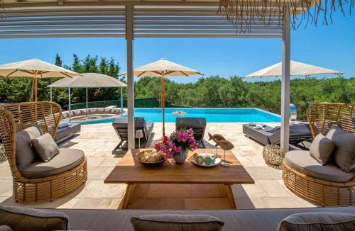 Mpogdanatika Villa | Sunset Villa by PaxosRetreats