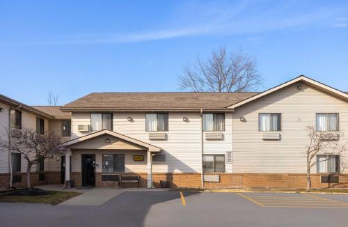 Mentor Hotel | Super 8 by Wyndham Mentor/Cleveland Area