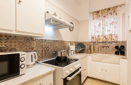 Plaka Apartment | Syntagma 3 bedroom sweet and practical apartment