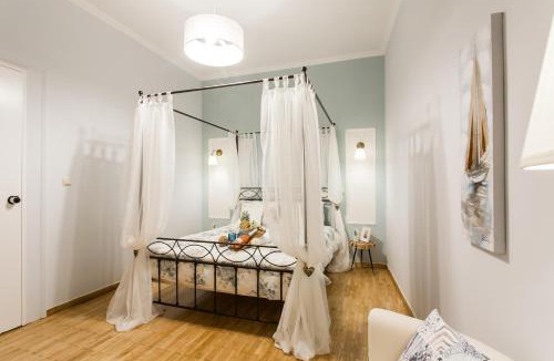 Plaka Apartment | Syntagma 3 Bedroom Sweet Simple And Practical Apartment