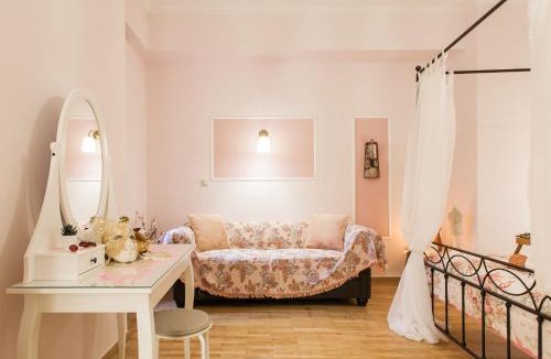Plaka Apartment | Syntagma 3 Bedroom Sweet Simple And Practical Apartment