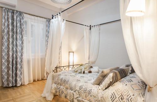 Plaka Apartment | Syntagma 3 Bedroom Sweet Simple And Practical Apartment