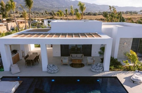 Tingaki Villa | Taf Boutique Beachfront 2 bedroom Villa