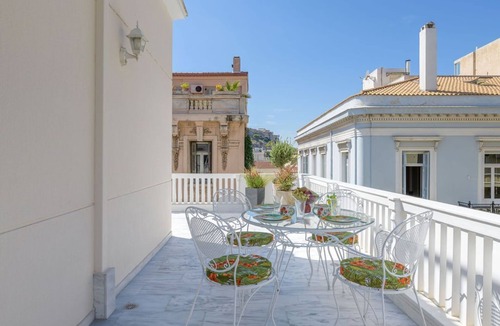 Plaka Apartment | The Avant Garde
