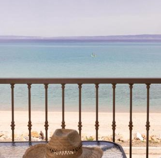 Haniotis Apartment | The Beach House - Steps from the Sea Hanioti
