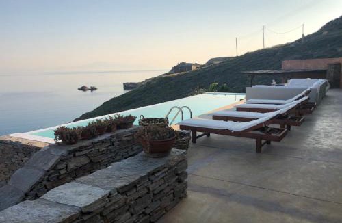 Kea Villa | The Charming Waterfront Retreat, with a swimming pool & direct access to the sea, ideal for large families, or a group of friends