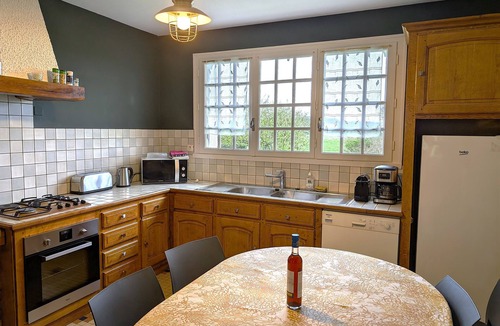 Saint-Pierre-d'Amilly House | The chestnut house in the peace of nature