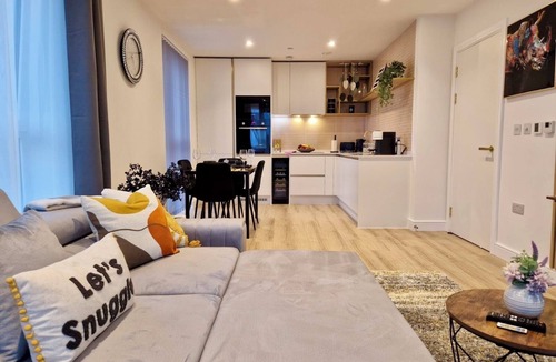 Alperton Apartment | The Cozy cloud Modern Apartment- Wembley Stadium - Parking