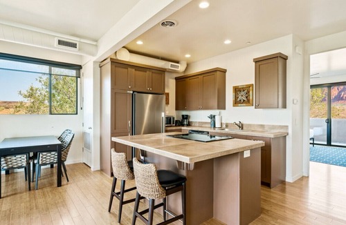 Kayenta Villa | The Crescent Moon - 2 bed 2 bath Suite W/Red Rock Views