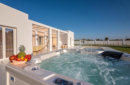 Naxos Town Villa | The Cycladic Pavilion