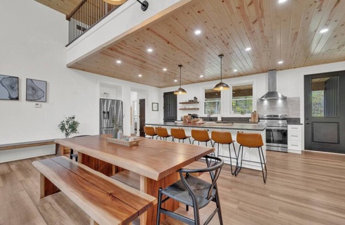 Logan Cabin | The Jack | Luxurious Whiskey Cabin