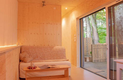 Loupes House | The Mandavi Container - a hot tub under the oak trees