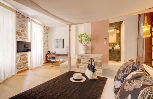 Ermoupoli House | THE NESTORIAN HOUSE