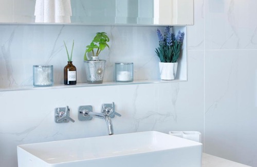 Bath Apartment | The Old Wine Merchant's House