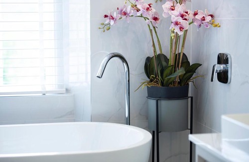 Bath Apartment | The Old Wine Merchant's House