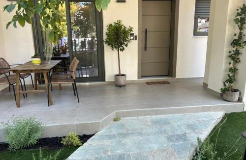 Palaio Faliro Apartment | The One With The Lemon Tree