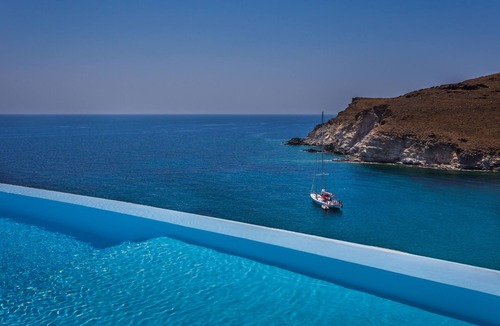 Syros Villa | The perfect hideaway in the Greek blue Aegean seas