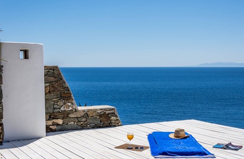 Syros Villa | The perfect hideaway in the Greek blue Aegean seas