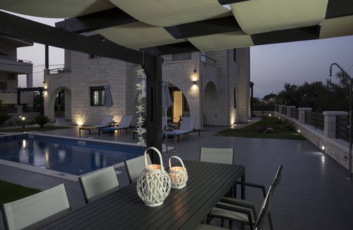 Almyrida Villa | The Villa Azalea is located in the seaside village of Almyrida in Chania.