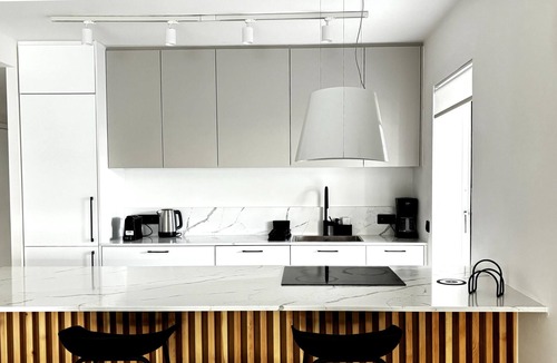 Palaio Faliro House | The White Marble, Spacious 4BR/2BA apartment in Paleo Faliro