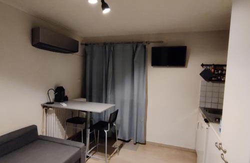 Khalandrion Apartment | Theo's loft