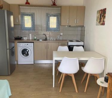 Travasarianika House | Theros house