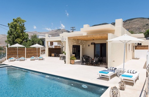 Khora Sfakion House | THETIS, south coast with amazing views and infinity pool!