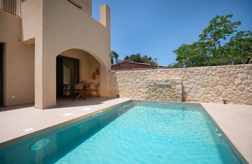 Kouramades Villa | Throubi Villa: 2BR Corfu Retreat - Pool, WiFi, 7min to Airport