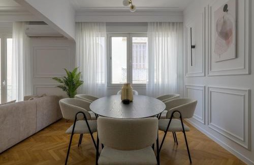 Plaka Apartment | Timeless Plaka Retreat