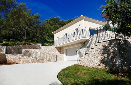 Petaleia Villa | Tortoise Hill Villa near Kassiopi with infinity pool and stunning views