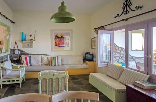 Tourlos House | Tourlos Beachfront House in Mykonos