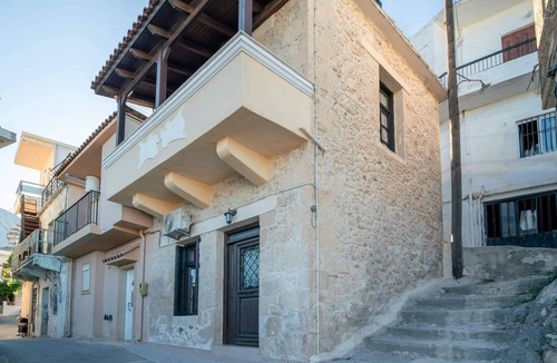 Krouson House | Traditional resort in Heraklion,Crete:perfect for couples, families, and groups.