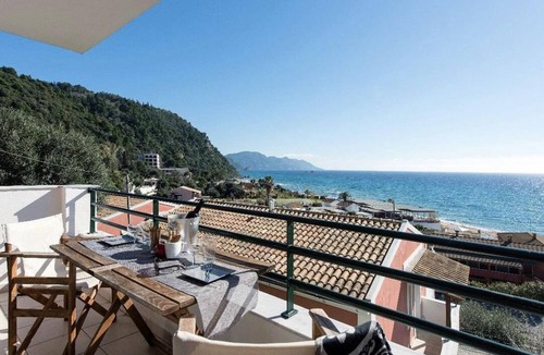 Glyfada Villa | Tranquil 2-bedrooms -2 barhrooms 1 living room with sea view ! Enjoy your stay!