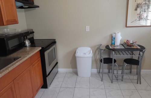 Lucaya Apartment | Tranquil and peaciful vacation get away. Near shopping and entertainment areas