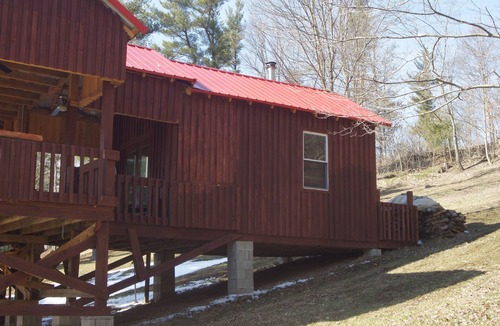 Stump Creek RV Rental | Treehouse-Camping Cabin - Pet friendly - No Smoking on property