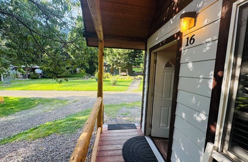 Idleyld Park Cabin | Umpqua National Forest King Cabin #16 – Near Crater Lake & Umpqua Hot Springs