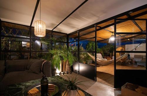 Ampelokipoi Apartment | Unique solar penthouse with jacuzzi and sauna in central Athens