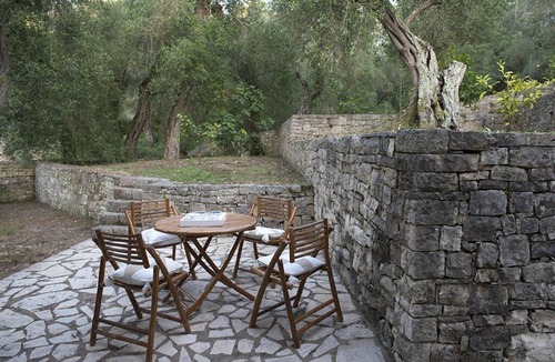 Mpogdanatika Villa | Unique Villa surrounded by the wood with POOL