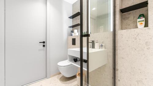 Kensal Green Apartment | Upscale Modern Luxe Stunning 5BR Home in London!