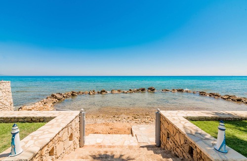Drosia Villa | Uranus Deluxe SeaFront Villa, a Secluded Gem