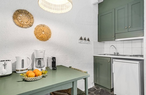 Gythio House | Vacation Home "Double Studio" near Beach with Private Terrace & Wi-Fi