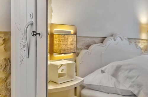 Ermoupoli Apartment | Vanilla House