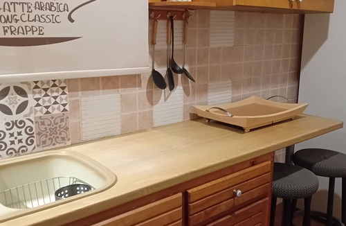 Ilisia Apartment | Vanna's place, Hilton area, balcony, min to the sites