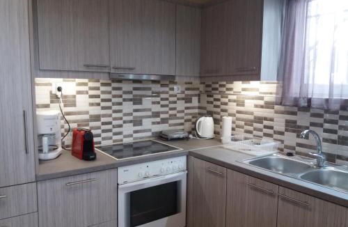 Markopoulo Mesogaias Apartment | Vaso's country house near the beach and airport