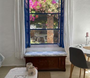 Kardamyli Apartment | Veneto's Garden