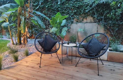 Palaio Faliro Apartment | Viktoria's garden home