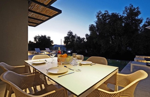 Agia Pelagia Chlomou Villa | Villa ∙ 2 bedrooms ∙ 4 guests