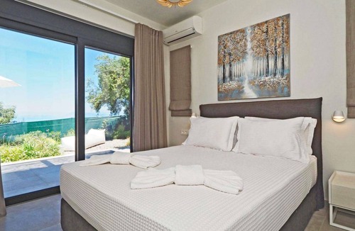 Agia Pelagia Chlomou Villa | Villa ∙ 2 bedrooms ∙ 4 guests
