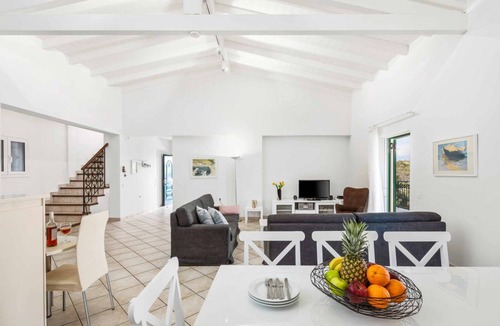 Agios Stefanos Villa | Villa ∙ 4 bedrooms ∙ 8 guests