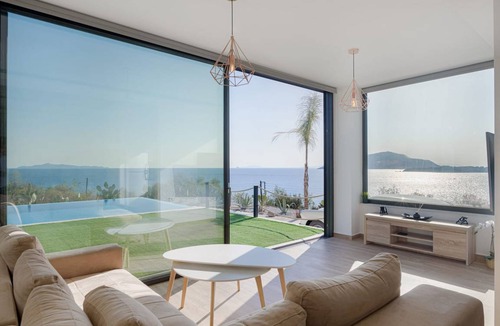 Lavreotiki Villa | Villa ∙ 4 bedrooms ∙ 6 guests